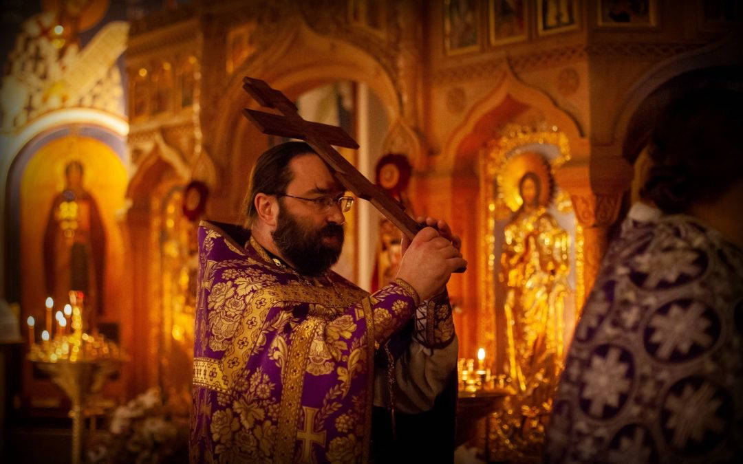 На петербургском подворье Коневской обители молитвенно встретили праздник Происхождения Честных Древ Животворящего Креста