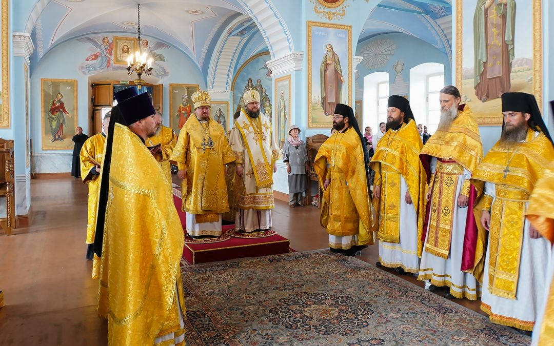 Настоятель и клир петербургского подворья Коневского монастыря молитвенно поздравили Преосвященнейшего Игнатия с юбилеем архиерейской хиротонии