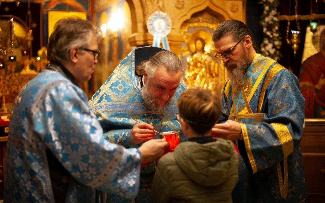 В праздник Введения во храм Пресвятой Богородицы Литургию на петербургском подворье Коневского монастыря возглавил наместник обители