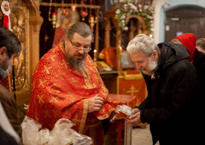 В субботу Светлой седмицы на петербургском подворье Коневского монастыря роздан верующим святой артос