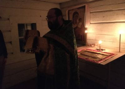 Настоятель петербургского Коневского подворья совершил Божественную литургию в часовне на Конь-камне в день памяти преподобного Арсения Коневского