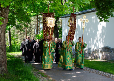 В день памяти преподобного Арсения организованная группа прихожан петербургского подворья посетила Коневскую обитель