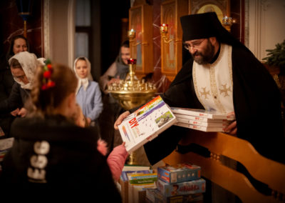 Юных прихожан поздравили со Светлым праздником Рождества Христова на петербургском подворье Коневской обители