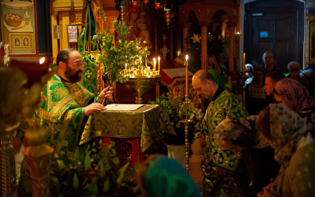 В праздник Святой Троицы — Пятидесятницу  на петербургском подворье Коневской обители совершены торжественные богослужения